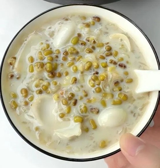 Mung Bean and Snow Fungus Sweet Soup
